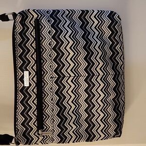 Baggallini Crossbody in Black, White & Gray Chevron Pattern